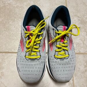Women’s Brooks Ghost Tennis Shoes
